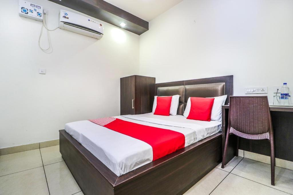 Hotel Sartaj Лудхиана Экстерьер фото